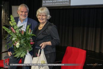 Irmela Mensah-Schramm und Heinrich Greving auf der Bühne der 51. Bundesfachtagung des BHP in Berlin
